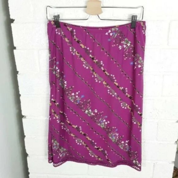 BCBGMaxazria Fuchsia Floral Skirt Size Medium - Picture 2 of 8